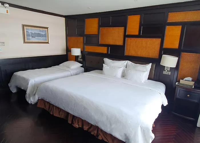 Ambassador Cruise Bay 
